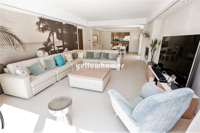 Moradia contemporânea perto da praia Olhos de Agua